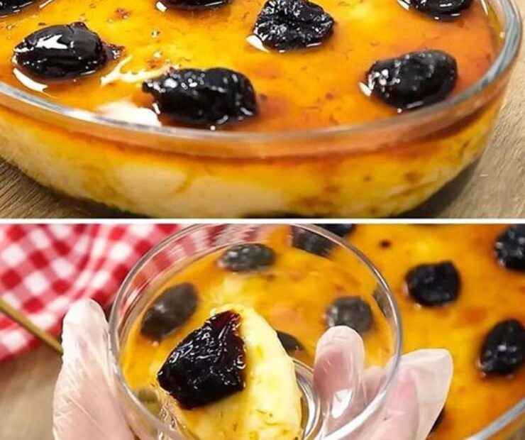 Manjar de Coco Cremoso com Calda de Ameixa